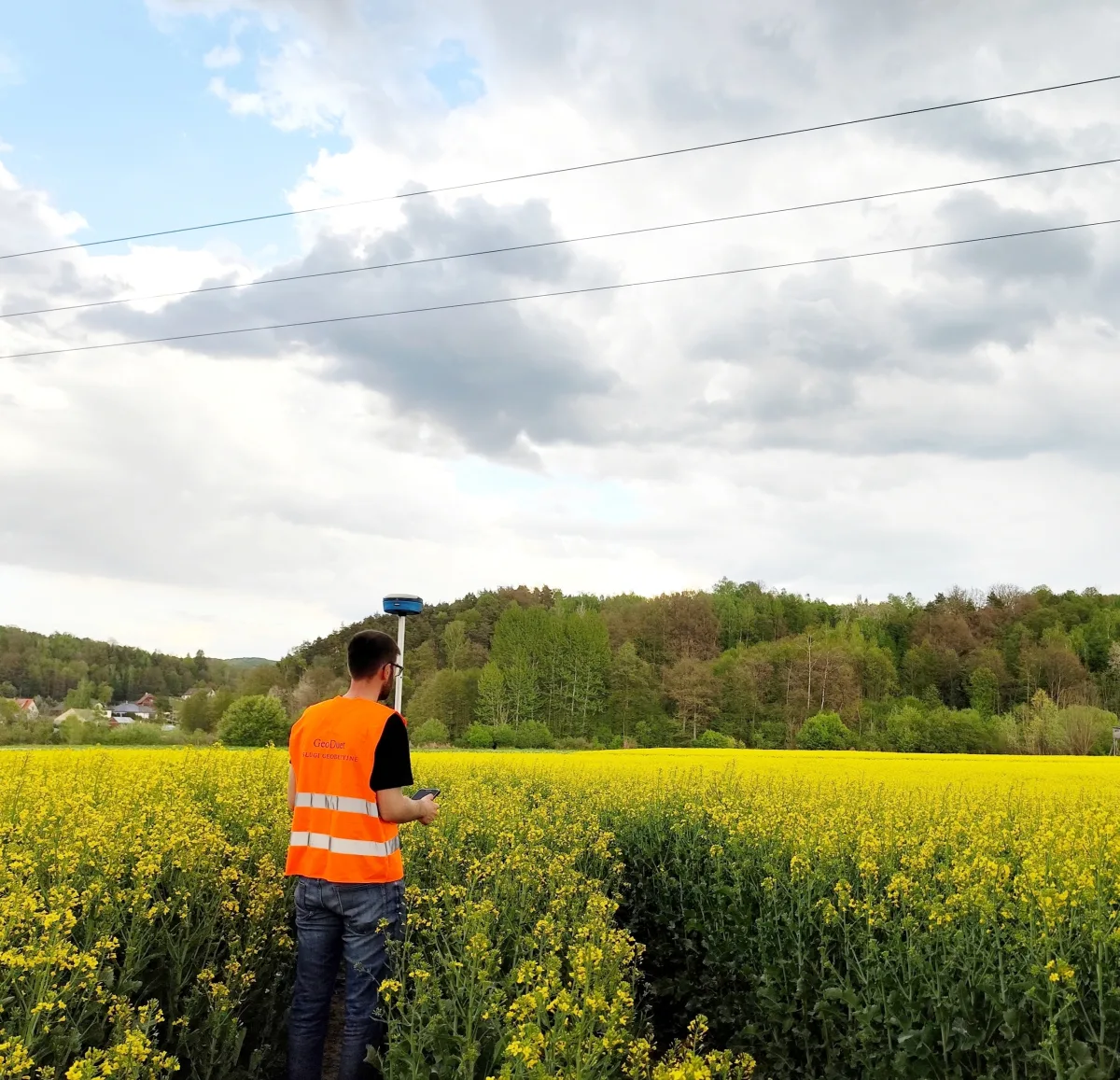 Pomiar geodezyjny odbiornikiem GNSS na polu